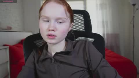 Snapshot of nellie_baby chatting on 05-25-26, 12:22 Nellie online show from 05-25-26, 12:22