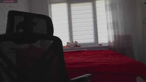 Snapshot of nellie_baby chatting on 05-30-26, 11:18 Nellie online show from 05-30-26, 11:18