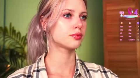 Snapshot of nelly_carroll chatting on 09-10-25, 06:08 I am Nelly3 online show from 09-10-25, 06:08