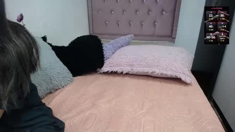 Snapshot of nenaa_stg chatting on 09-22-25, 01:18 Sol Stg online show from 09-22-25, 01:18
