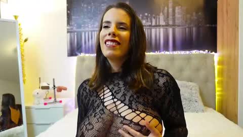 Snapshot of nenette_love chatting on 05-04-26, 07:21 Nenette online show from 05-04-26, 07:21