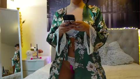 Snapshot of nenette_love chatting on 05-15-26, 05:42 Nenette online show from 05-15-26, 05:42