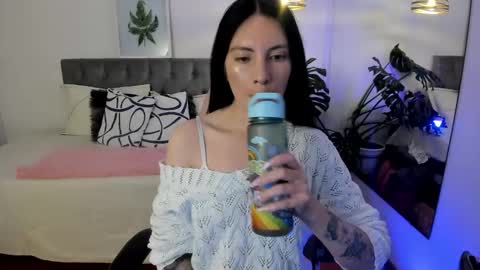 Sarah  online show from 11-12-25, 02:45