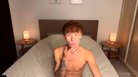 Snapshot of neocbb chatting on 11-23-25, 02:50 LEO and STACY online show from 11-23-25, 02:50