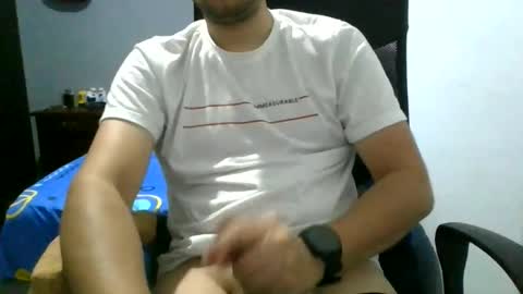Snapshot of nerdxxx94 chatting on 05-22-26, 04:52 MrBull online show from 05-22-26, 04:52