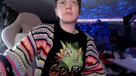 Snapshot of nerdy_squirty chatting on 06-17-26, 06:27 NerdySquirty online show from 06-17-26, 06:27