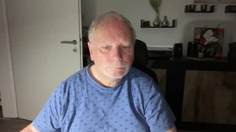 Snapshot of nettermann1968 chatting on 10-23-25, 04:34 nettermann1968 online show from 10-23-25, 04:34