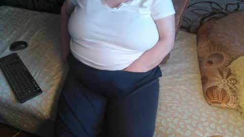 Lilly  online show from 04-28-26, 03:39