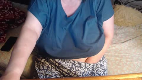 Snapshot of new_milf chatting on 05-09-26, 03:34 Lilly online show from 05-09-26, 03:34