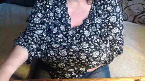 Snapshot of new_milf chatting on 05-13-26, 03:37 Lilly online show from 05-13-26, 03:37