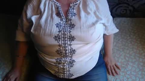 Snapshot of new_milf chatting on 05-18-26, 04:13 Lilly online show from 05-18-26, 04:13