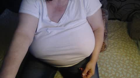 Snapshot of new_milf chatting on 05-20-26, 03:13 Lilly online show from 05-20-26, 03:13