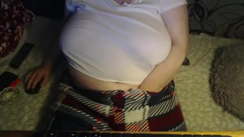 Snapshot of new_milf chatting on 05-21-26, 02:07 Lilly online show from 05-21-26, 02:07