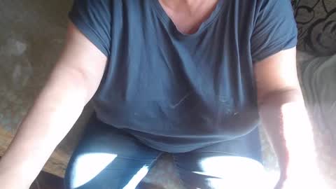 Snapshot of new_milf chatting on 05-27-26, 06:10 Lilly online show from 05-27-26, 06:10