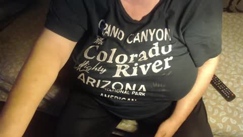 Snapshot of new_milf chatting on 05-31-26, 02:20 Lilly online show from 05-31-26, 02:20