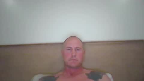 Snapshot of newportman1030 chatting on 11-28-25, 02:47 amandandhisgirl online show from 11-28-25, 02:47