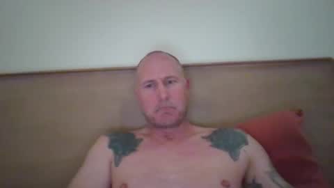 Snapshot of newportman1030 chatting on 01-14-26, 04:18 amandandhisgirl online show from 01-14-26, 04:18