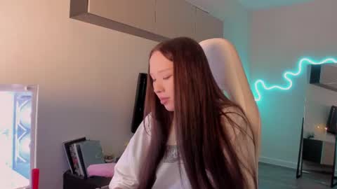 Mina online show from 06-26-26, 07:57