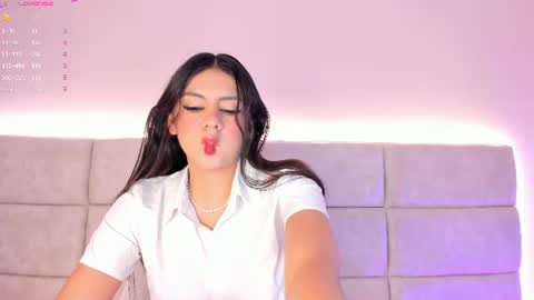 Snapshot of nia20_ chatting on 06-17-26, 12:40 Nia online show from 06-17-26, 12:40