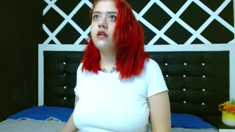 Snapshot of nia_stark chatting on 12-17-24, 11:39 Estefani online show from 12-17-24, 11:39