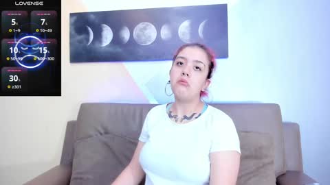 Snapshot of nia_stark chatting on 01-04-25, 11:43 Estefani online show from 01-04-25, 11:43