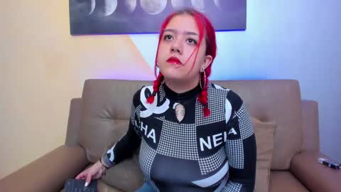 Snapshot of nia_stark chatting on 01-07-25, 11:48 Estefani online show from 01-07-25, 11:48