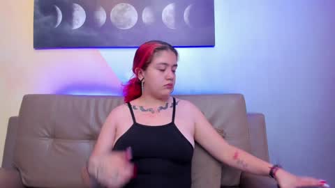 Snapshot of nia_stark chatting on 01-27-25, 11:54 Estefani online show from 01-27-25, 11:54