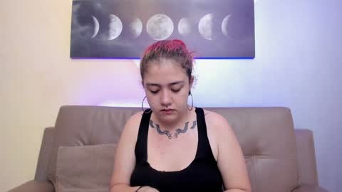 Snapshot of nia_stark chatting on 01-28-25, 12:00 Estefani online show from 01-28-25, 12:00