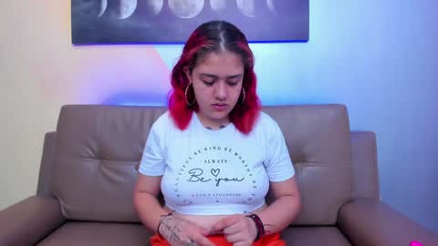 Snapshot of nia_stark chatting on 01-29-25, 12:02 Estefani online show from 01-29-25, 12:02