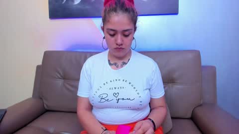 Snapshot of nia_stark chatting on 01-29-25, 03:15 Estefani online show from 01-29-25, 03:15