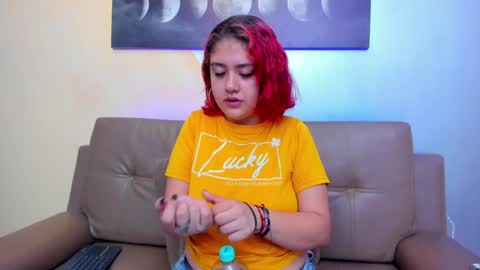 Snapshot of nia_stark chatting on 02-01-25, 11:43 Estefani online show from 02-01-25, 11:43