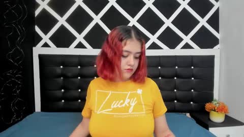 Snapshot of nia_stark chatting on 02-13-25, 08:03 Estefani online show from 02-13-25, 08:03