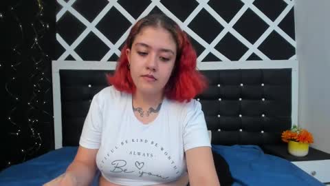 Snapshot of nia_stark chatting on 02-19-25, 02:55 Estefani online show from 02-19-25, 02:55