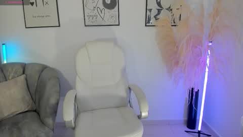 Nia online show from 11-06-25, 02:07