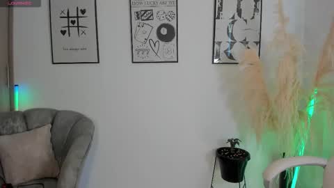 Nia online show from 11-19-25, 01:22