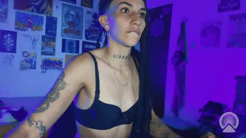 Snapshot of niahhierodula chatting on 06-23-26, 10:08 niah online show from 06-23-26, 10:08
