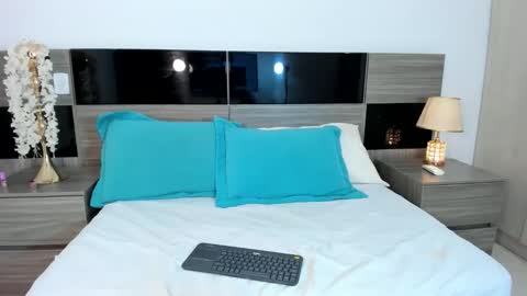 NiaPardo online show from 04-21-26, 12:00