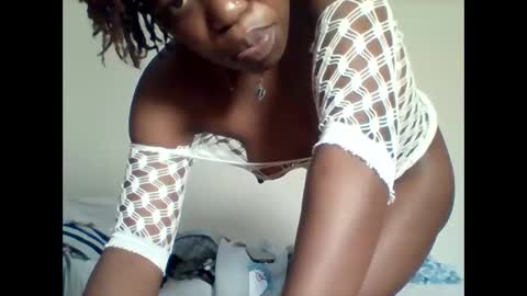 Snapshot of niceass_95 chatting on 10-17-25, 10:12 gabby online show from 10-17-25, 10:12