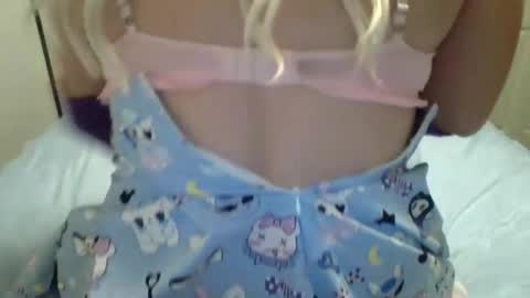 Snapshot of nicedickguy98 chatting on 01-15-25, 03:22 Ava Angel online show from 01-15-25, 03:22