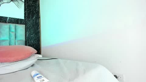 Snapshot of nicelle_carson chatting on 12-23-24, 04:28 Nicolle online show from 12-23-24, 04:28