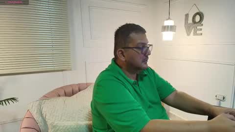 Snapshot of nick_jing chatting on 12-14-25, 08:35 Nicky online show from 12-14-25, 08:35