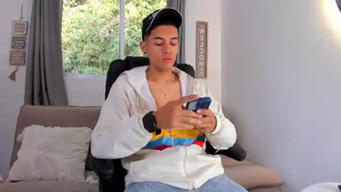 Snapshot of nickcopeer_ chatting on 06-12-26, 12:04 Nick Copeer online show from 06-12-26, 12:04
