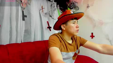 Nickk Wolff online show from 10-26-25, 01:39