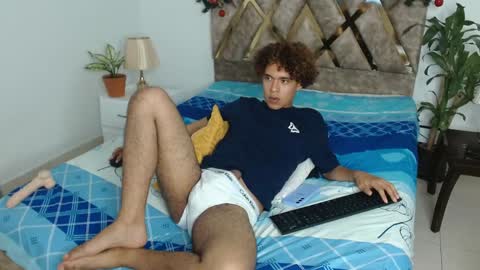 Snapshot of nickolas_moon chatting on 12-16-24, 01:31 Nickolas Muoz online show from 12-16-24, 01:31
