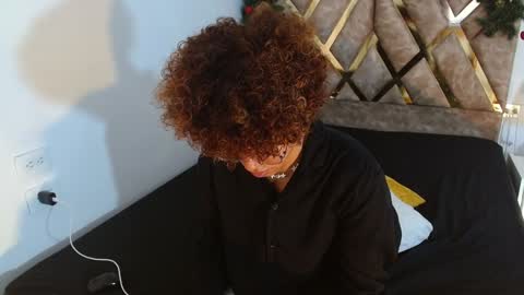 Snapshot of nickolas_moon chatting on 12-18-24, 06:57 Nickolas Muoz online show from 12-18-24, 06:57