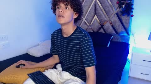 Snapshot of nickolas_moon chatting on 12-25-24, 04:12 Nickolas Muoz online show from 12-25-24, 04:12