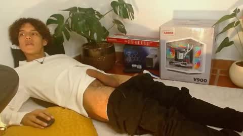 Snapshot of nickolas_moon chatting on 12-27-24, 09:11 Nickolas Muoz online show from 12-27-24, 09:11