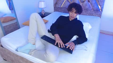 Snapshot of nickolas_moon chatting on 01-09-25, 11:36 Nickolas Muoz online show from 01-09-25, 11:36