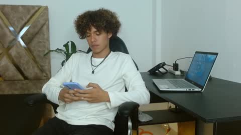 Snapshot of nickolas_moon chatting on 01-30-25, 01:22 Nickolas Muoz online show from 01-30-25, 01:22