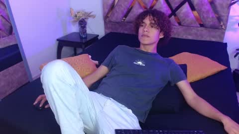 Snapshot of nickolas_moon chatting on 02-01-25, 02:45 Nickolas Muoz online show from 02-01-25, 02:45